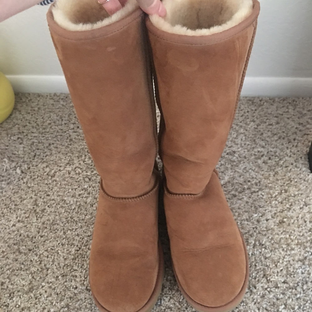 UGGs Tall Classic Chestnut (Size 8) - Good Conditi